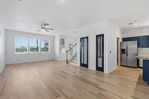 2720 Oak Springs Dr, Austin, TX 78702 - Photo 5