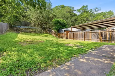 2720 Oak Springs Drive, Austin, TX 78702 - Photo 23