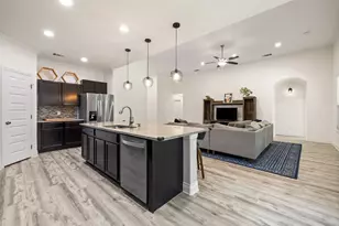 121 W Pauwela Ln, Bastrop, TX 78602 - Photo 5