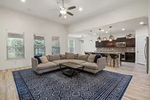 121 W Pauwela Ln, Bastrop, TX 78602 - Photo 9