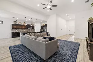 121 W Pauwela Ln, Bastrop, TX 78602 - Photo 13