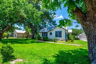 209 Lockhart St, Martindale, TX 78655 - Photo 5