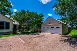 209 Lockhart St, Martindale, TX 78655 - Photo 31