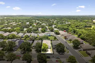 8702 Meridian Oak Ln, Austin, TX 78744 - Photo 35