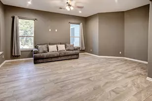 117 W Kamoi Ct, Bastrop, TX 78602 - Photo 9