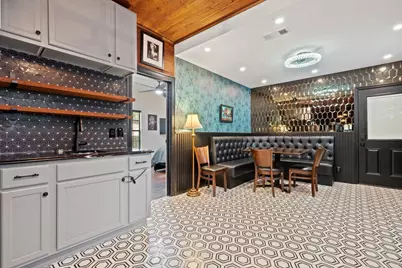 1300 Haskell Street, Austin, TX 78702 - Photo 9