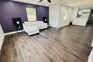 617 Persimmon St, Lockhart, TX 78644 - Photo 3