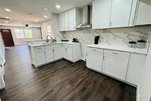 617 Persimmon St, Lockhart, TX 78644 - Photo 7