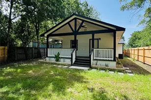 617 Persimmon St, Lockhart, TX 78644 - Photo 17