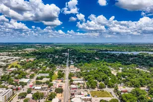 1409 E Cesar Chavez Blvd, Austin, TX 78702 - Photo 9