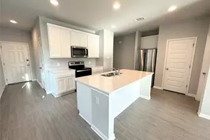 243 Kellys Heroes Wy, Jarrell, TX 76537 - Photo 3