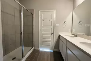 243 Kellys Heroes Wy, Jarrell, TX 76537 - Photo 9