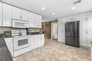 11004 Elm St, Jonestown, TX 78645 - Photo 13