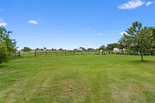 150 Evangeline Ln, Hutto, TX 78634 - Photo 3