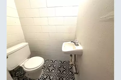 203 E Pecan Street, Lockhart, TX 78644 - Photo 7