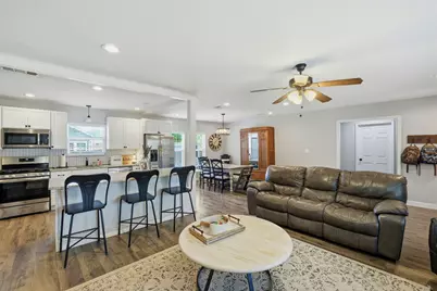 1104 W 7th Street, Taylor, TX 76574 - Photo 7