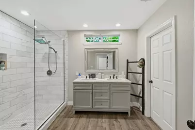 1104 W 7th Street, Taylor, TX 76574 - Photo 9