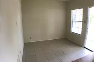 619 W 37th St, Austin, TX 78705 - Photo 5