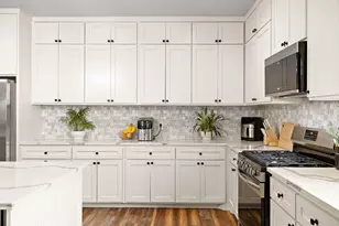 611 Elliott St, Taylor, TX 76574 - Photo 7