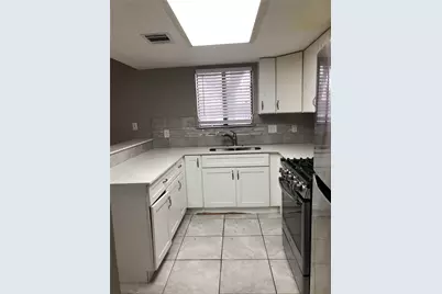 8009 Parliament Place, Austin, TX 78759 - Photo 11
