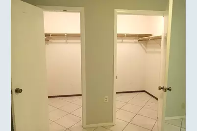 910 E Meadowmere Lane S, Austin, TX 78758 - Photo 11