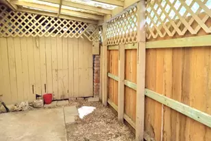 910 E Meadowmere Ln S, Austin, TX 78758 - Photo 13