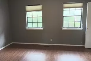 910 E Meadowmere Ln S, Austin, TX 78758 - Photo 17