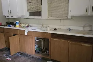 914 Porter St, Taylor, TX 76574 - Photo 9