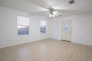 207 Harris St, Elgin, TX 78621 - Photo 7