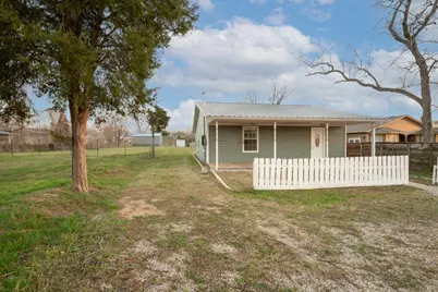 207 Harris Street, Elgin, TX 78621 - Photo 3