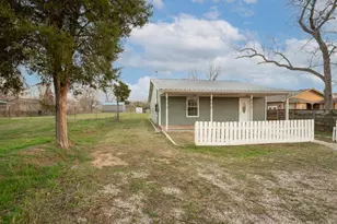 207 Harris St, Elgin, TX 78621 - Photo 3