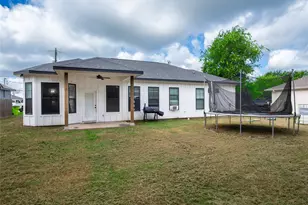 108 W Keomuku Ln, Bastrop, TX 78602 - Photo 23