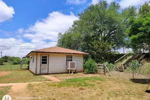 601 E Austin Ave, Llano, TX 78643 - Photo 5