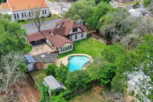300 Mills St, Smithville, TX 78957 - Photo 3