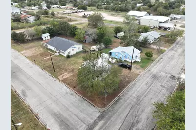 207 S Waco Street, Giddings, TX 78942 - Photo 5