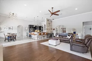 107 E Tanglebriar Ct, Bastrop, TX 78602 - Photo 13