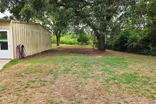 218 Waco St, McDade, TX 78650 - Photo 15