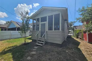 1320 E 3rd St, Georgetown, TX 78626 - Photo 23