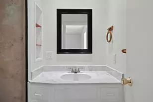 211 E Lisa Dr, Austin, TX 78752 - Photo 15