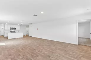 398 Ebbsfleet Dr, Uhland, TX 78640 - Photo 13