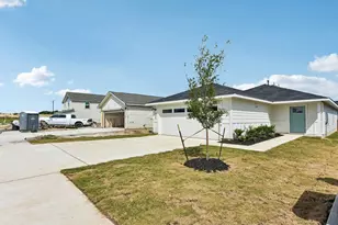 398 Ebbsfleet Dr, Uhland, TX 78640 - Photo 5