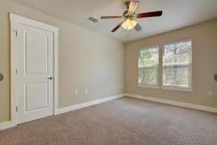 1601 Miriam Ave, Austin, TX 78702 - Photo 19