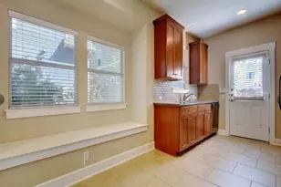 1601 Miriam Ave, Austin, TX 78702 - Photo 9