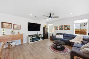 323 Blackbear Dr, Hutto, TX 78634 - Photo 9