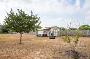 127 Meadow Way, Cedar Creek, TX 78612 - Photo 25