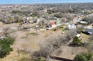 703 Bois D'Arc St, Lockhart, TX 78644 - Photo 33