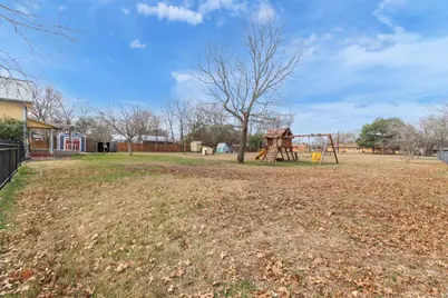 703 Bois D'Arc Street, Lockhart, TX 78644 - Photo 27