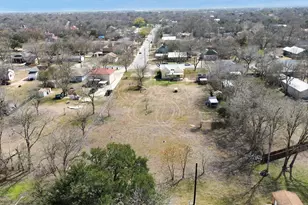 703 Bois D'Arc St, Lockhart, TX 78644 - Photo 31