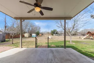 703 Bois D'Arc St, Lockhart, TX 78644 - Photo 23