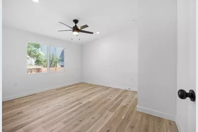 404 E Pecan Street, Taylor, TX 76574 - Photo 13